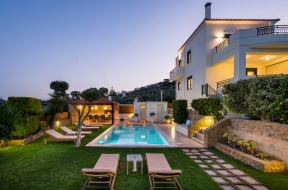 Private-Luxury Villa with Heated Pool&Jet Spa!!! Incredible Exteriors!
